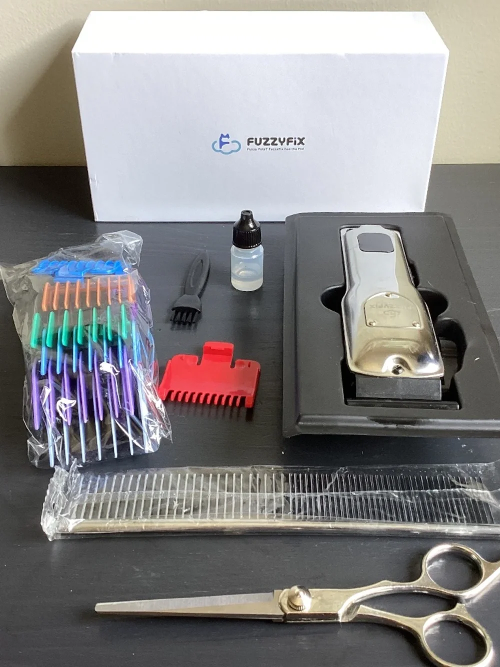 Fuzzyfix Rechargeable Dog Clippers 8 Guides, Oil, Scissors, Comb, Charging Cable